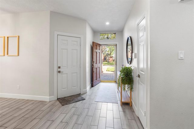 3113 Watercastle Court, League City, TX 77573