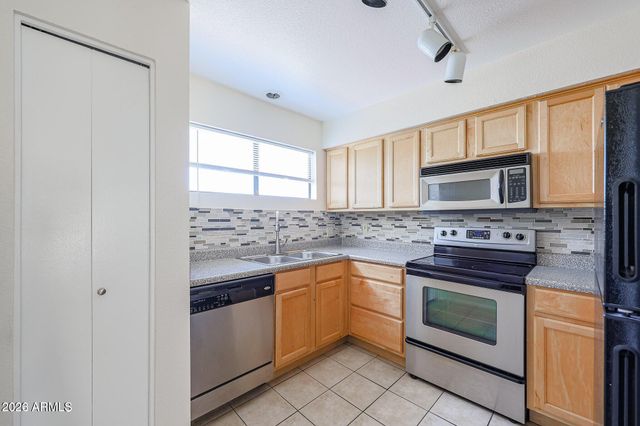 11640 N 51ST Avenue 212, Glendale, AZ 85304