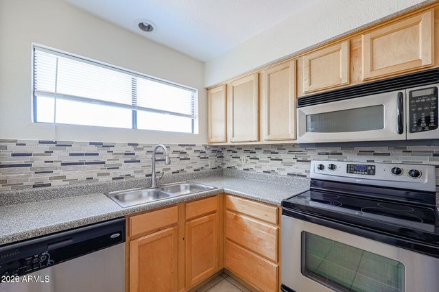 11640 N 51ST Avenue 212, Glendale, AZ 85304