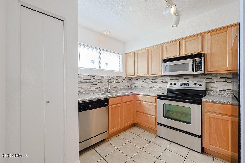 11640 N 51ST Avenue 212, Glendale, AZ 85304 — photo 3