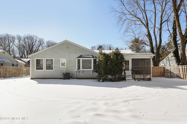 7 Rutgers Drive, Fair Haven, NJ 07704