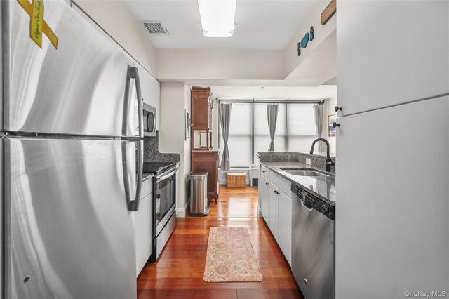 100 New Roc City Plaza 104, New Rochelle, NY 10801