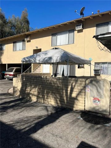 15816 Sherman Way, Van Nuys, CA 91496