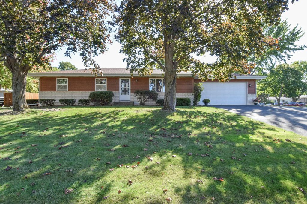 2376 Standridge Avenue, Maplewood, MN 55109 — exterior