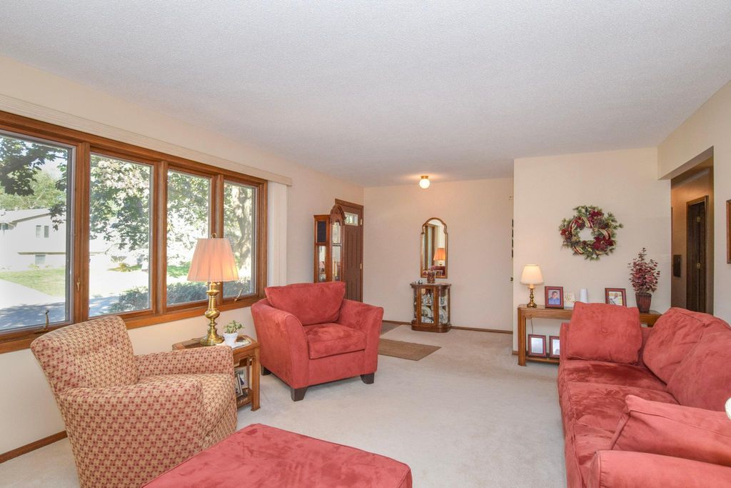 2376 Standridge Avenue, Maplewood, MN 55109 — photo 5