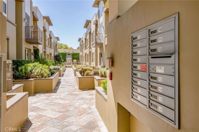 441 N Los Robles 16, Pasadena, CA 91101