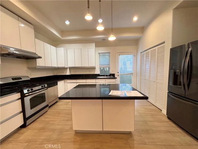 441 N Los Robles 16, Pasadena, CA 91101