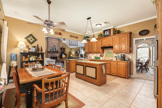 2403 Whitetail Lane, Lake Jackson, TX 77566