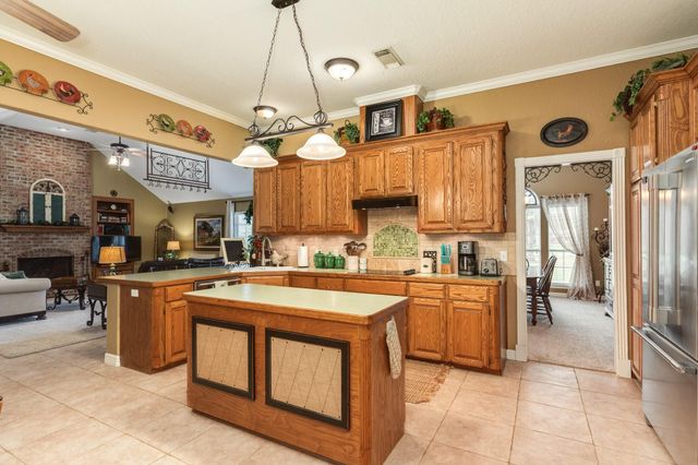 2403 Whitetail Lane, Lake Jackson, TX 77566