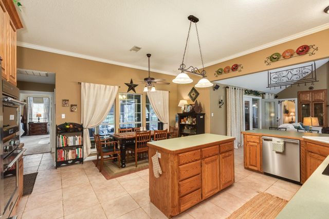 2403 Whitetail Lane, Lake Jackson, TX 77566