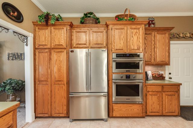 2403 Whitetail Lane, Lake Jackson, TX 77566