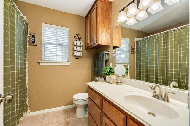 2403 Whitetail Lane, Lake Jackson, TX 77566