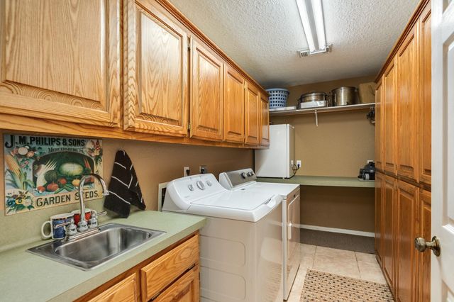 2403 Whitetail Lane, Lake Jackson, TX 77566