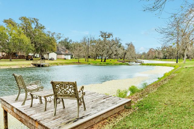 2403 Whitetail Lane, Lake Jackson, TX 77566