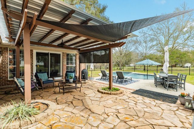 2403 Whitetail Lane, Lake Jackson, TX 77566