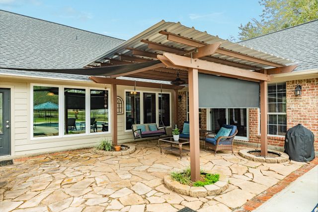 2403 Whitetail Lane, Lake Jackson, TX 77566