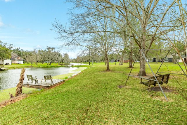 2403 Whitetail Lane, Lake Jackson, TX 77566