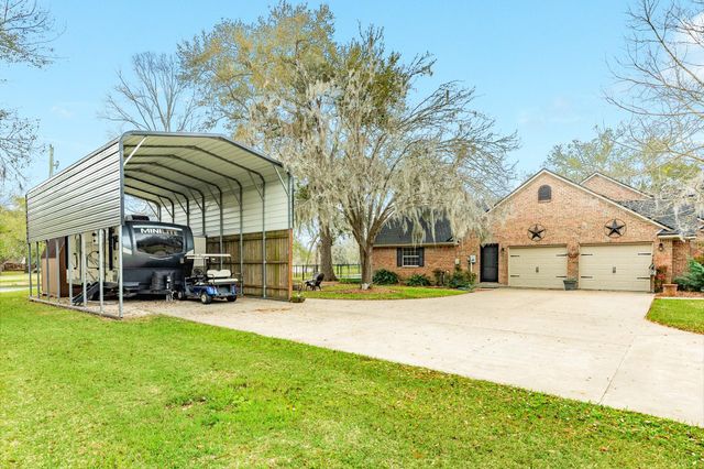 2403 Whitetail Lane, Lake Jackson, TX 77566