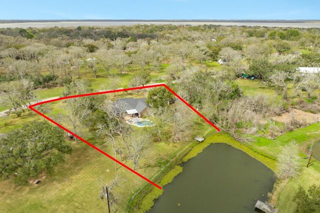 2403 Whitetail Lane, Lake Jackson, TX 77566