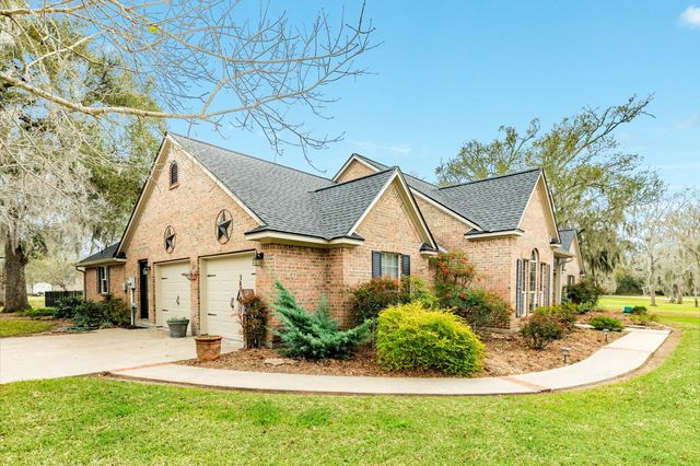 2403 Whitetail Lane, Lake Jackson, TX 77566