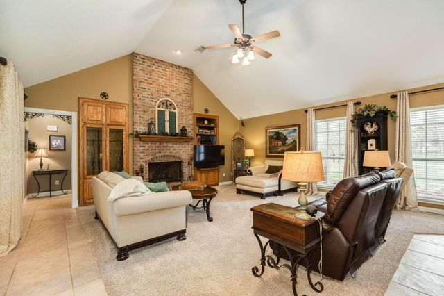 2403 Whitetail Lane, Lake Jackson, TX 77566