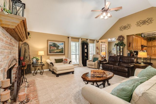 2403 Whitetail Lane, Lake Jackson, TX 77566