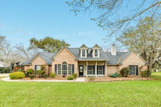 2403 Whitetail Lane, Lake Jackson, TX 77566