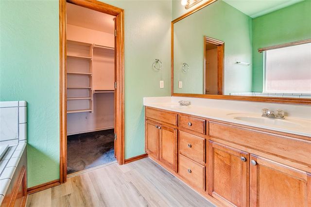 1824 NE 11th Street, Moore, OK 73160