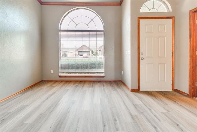 1824 NE 11th Street, Moore, OK 73160