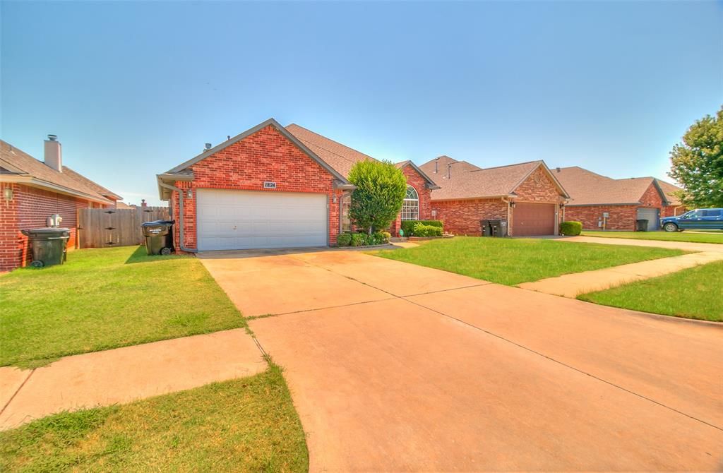 1824 NE 11th Street, Moore, OK 73160