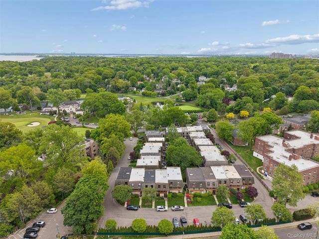 23 The Hamlet, Pelham, NY 10803