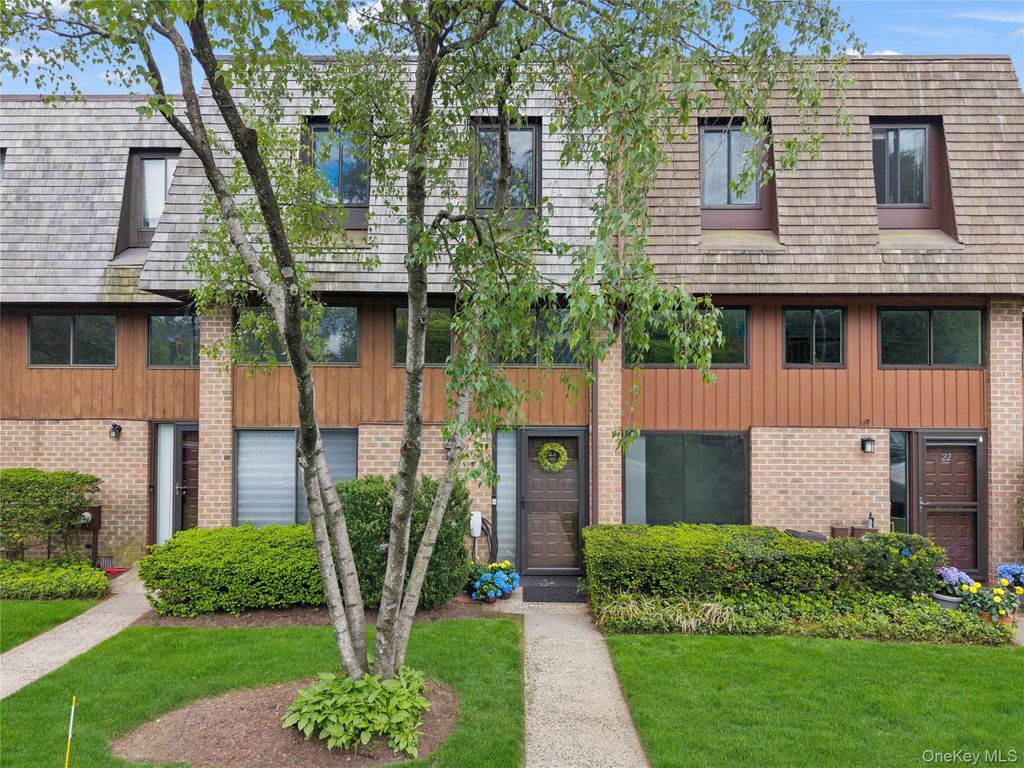 23 The Hamlet, Pelham, NY 10803