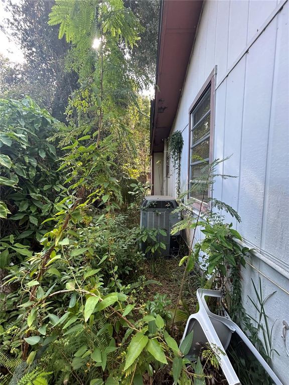 Image 2 of property listing at 3301 E 24TH AVENUE, Tampa, FL 33605