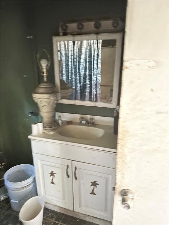 Image 11 of property listing at 3301 E 24TH AVENUE, Tampa, FL 33605