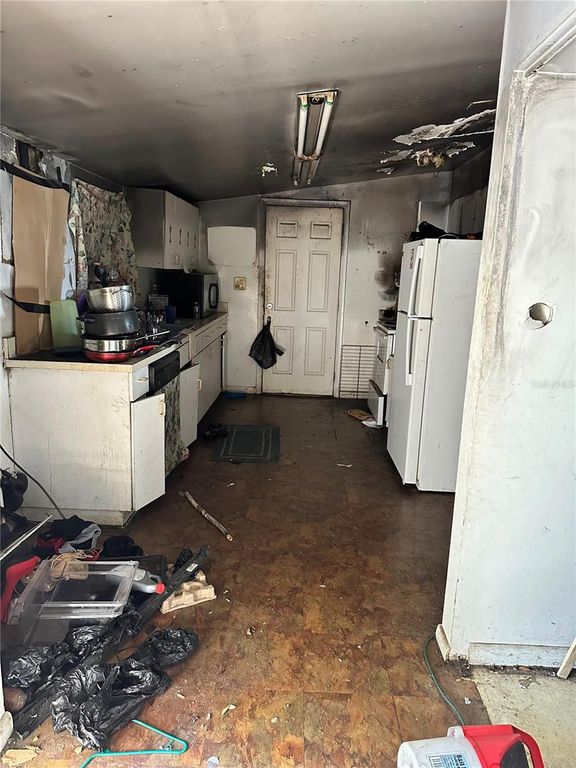 Image 12 of property listing at 3301 E 24TH AVENUE, Tampa, FL 33605