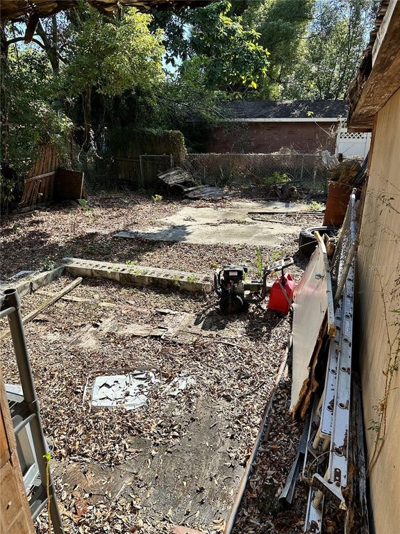 Image 13 of property listing at 3301 E 24TH AVENUE, Tampa, FL 33605