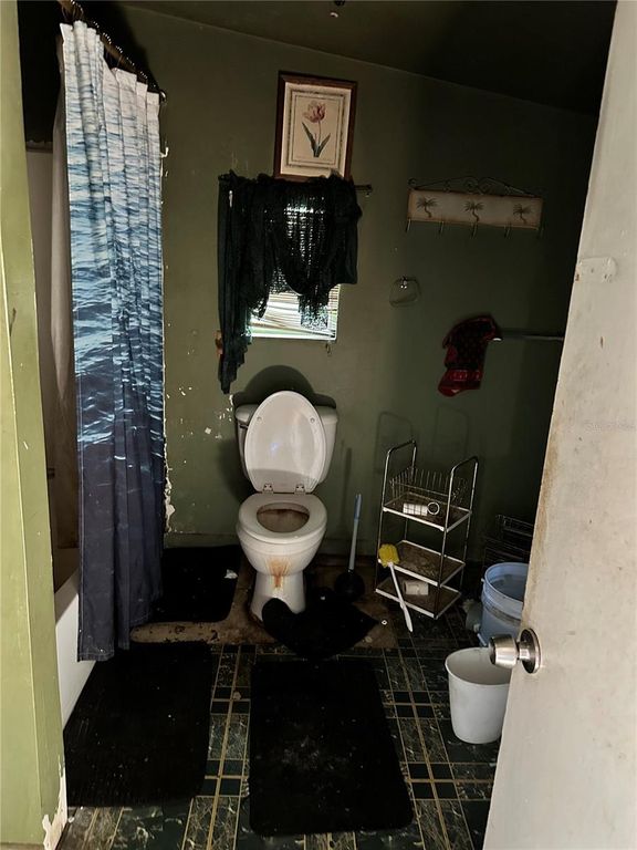 Image 17 of property listing at 3301 E 24TH AVENUE, Tampa, FL 33605