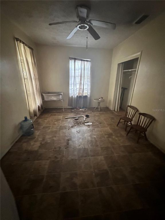 Image 18 of property listing at 3301 E 24TH AVENUE, Tampa, FL 33605