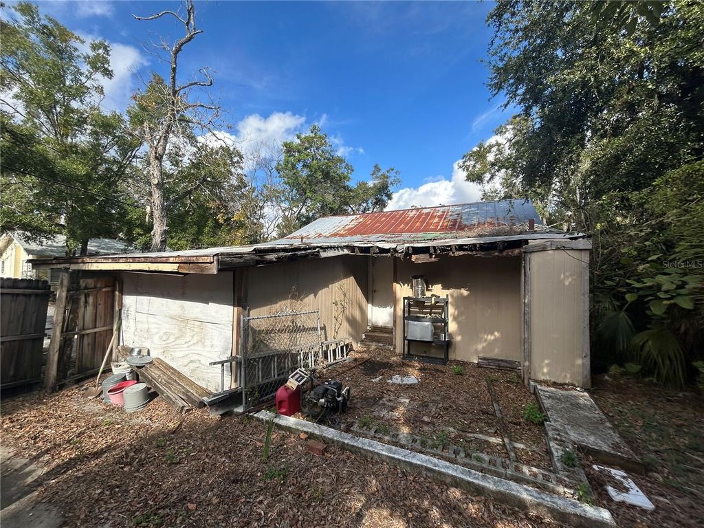 Image 23 of property listing at 3301 E 24TH AVENUE, Tampa, FL 33605