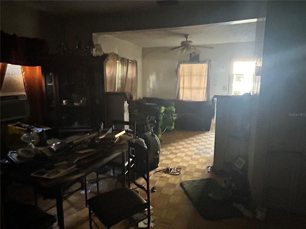 Image 7 of property listing at 3301 E 24TH AVENUE, Tampa, FL 33605