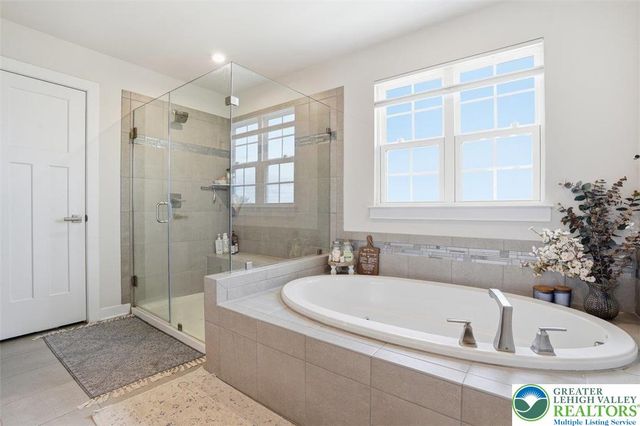 6461 Scenic View Drive, Lower Macungie Twp, PA 18062