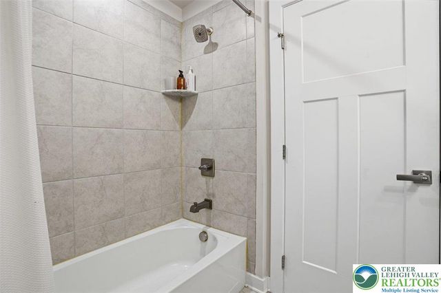 6461 Scenic View Drive, Lower Macungie Twp, PA 18062