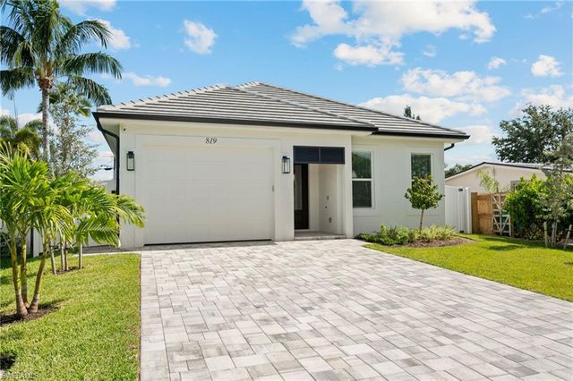 819 91st AVE N, Naples, FL 34108