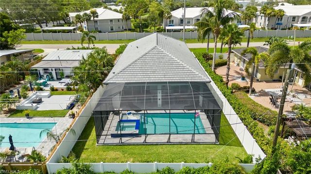 819 91st AVE N, Naples, FL 34108