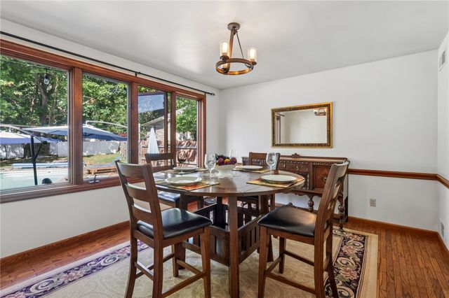 404 Mcelheny Rd, Shaler, PA 15116