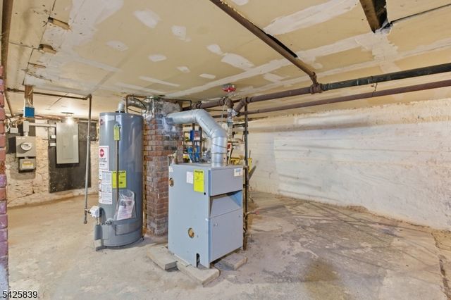 83 Hamilton St, East Orange City, NJ 07017