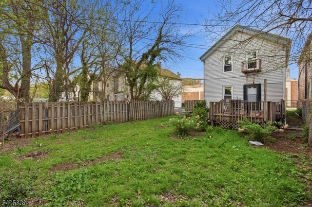 83 Hamilton St, East Orange City, NJ 07017