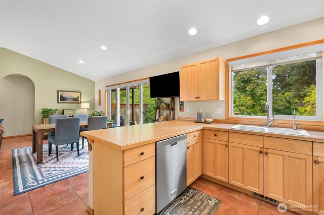 2412 W North Street, Bellingham, WA 98225