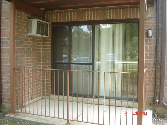 708 N Briar Hill Lane 2, Addison, IL 60101