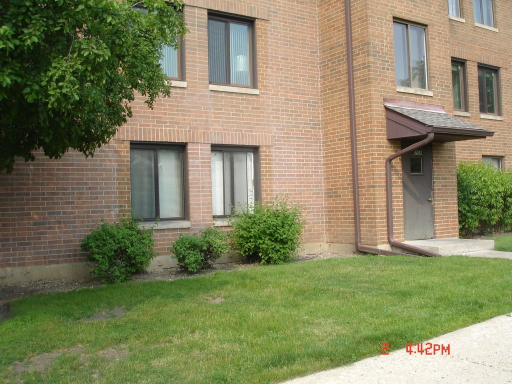 708 N Briar Hill Lane 2, Addison, IL 60101